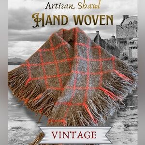 Artisan Handwoven Shawl made of hand-spun Lambswool. Hand knotted fringe. One S